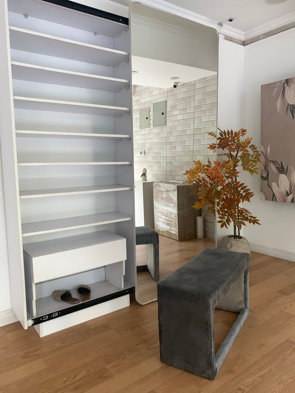 Shoe cabinet with mirror and bench
