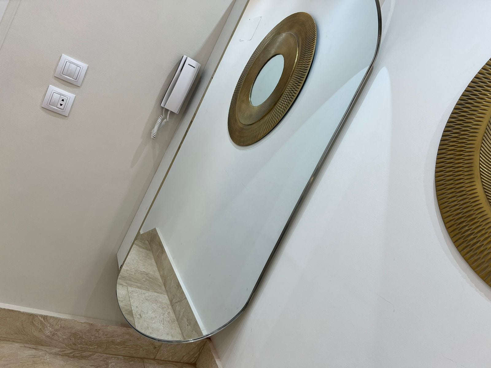 Ironing wall unit with mirror