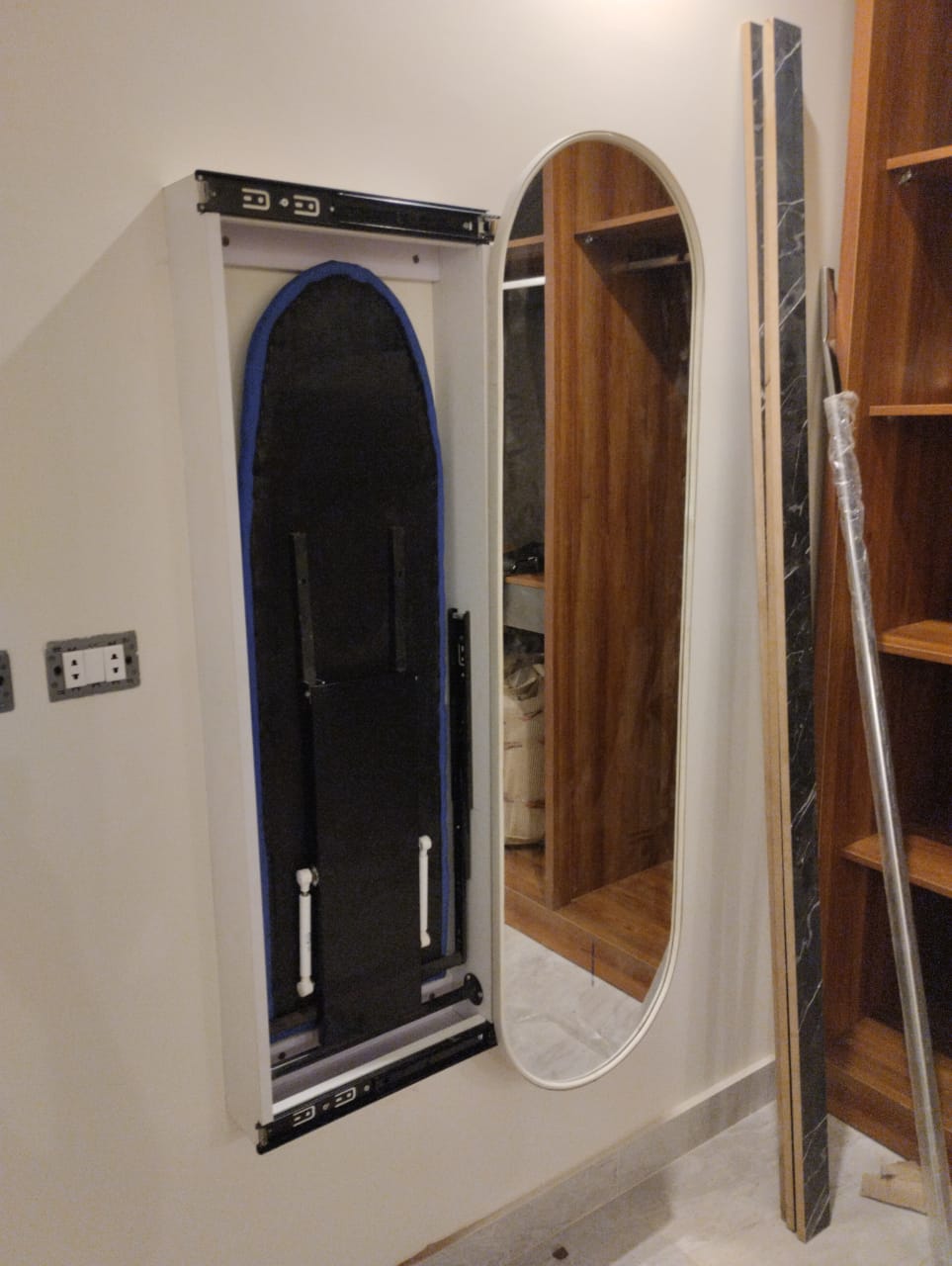 Ironing wall unit with mirror.