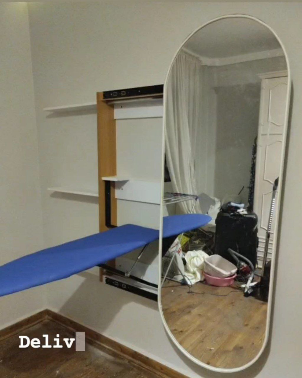 Ironing wall unit with mirror