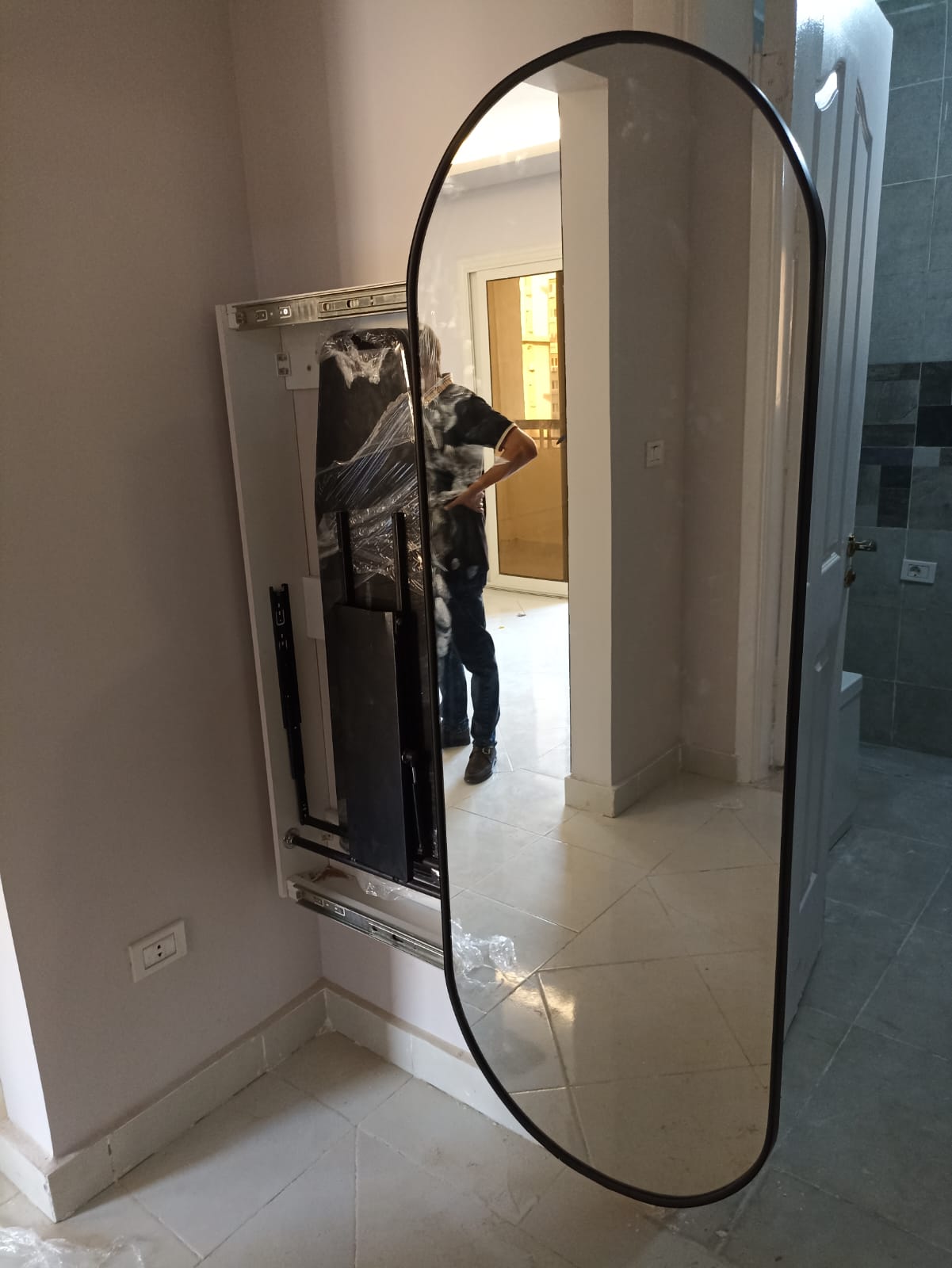 Ironing wall unit with mirror