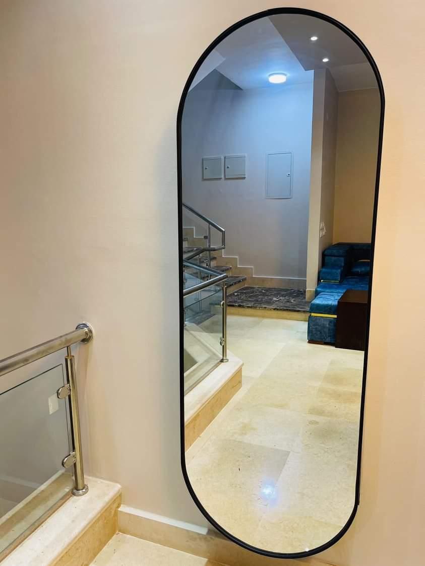 Ironing wall unit with mirror