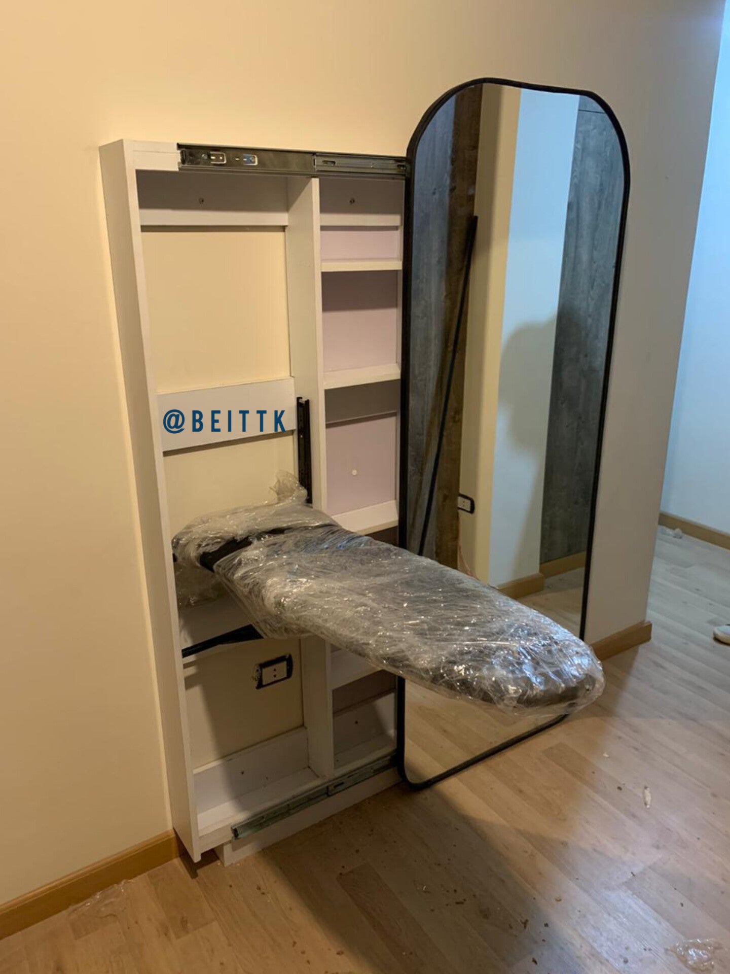 Slide mirror with ironing wall unit – Beittk