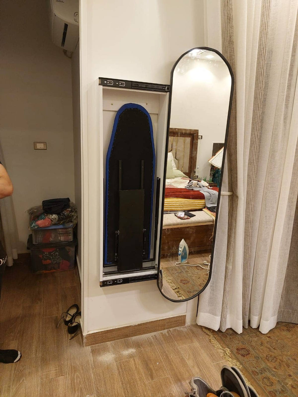Ironing wall unit with mirror.
