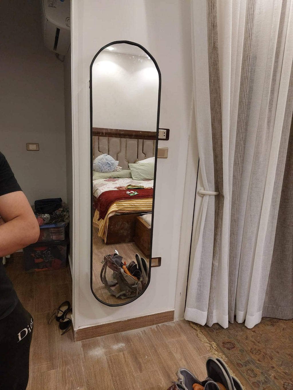 Ironing wall unit with mirror.